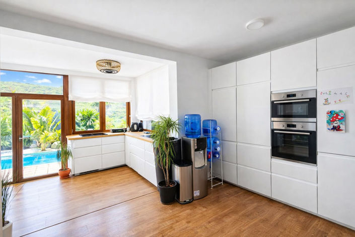 Image No.5-3 Bed Property for sale