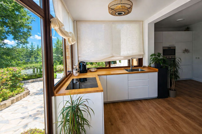 Image No.8-3 Bed Property for sale