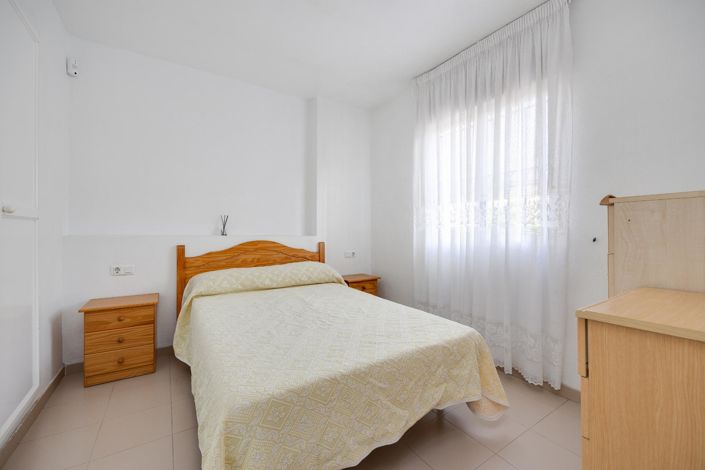 Image No.20-2 Bed Bungalow for sale