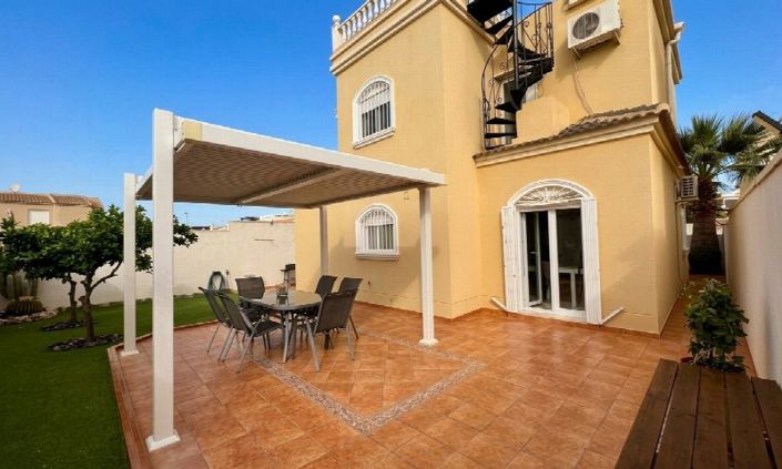 Image No.3-Villa de 4 chambres à vendre à Torrevieja