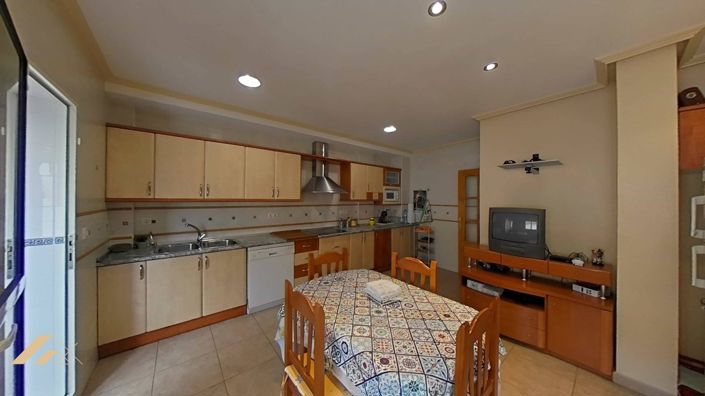 Image No.25-4 Bed Apartment for sale