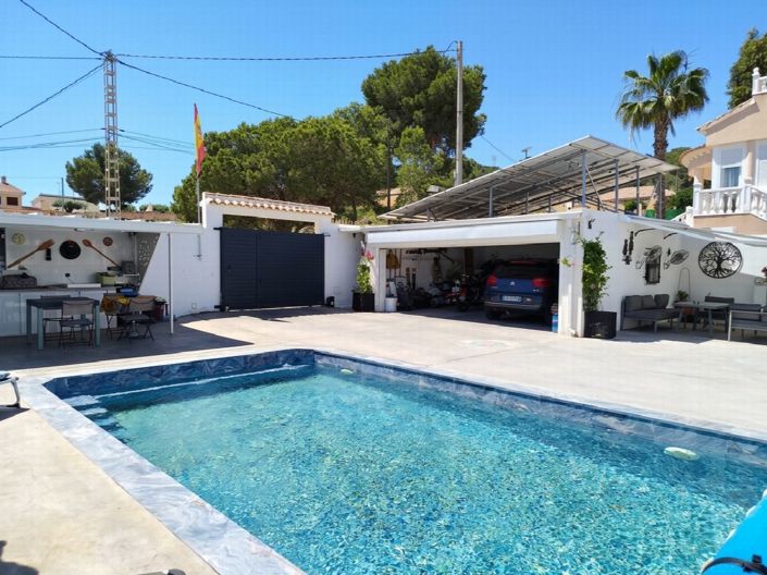 Image No.38-3 Bed Property for sale