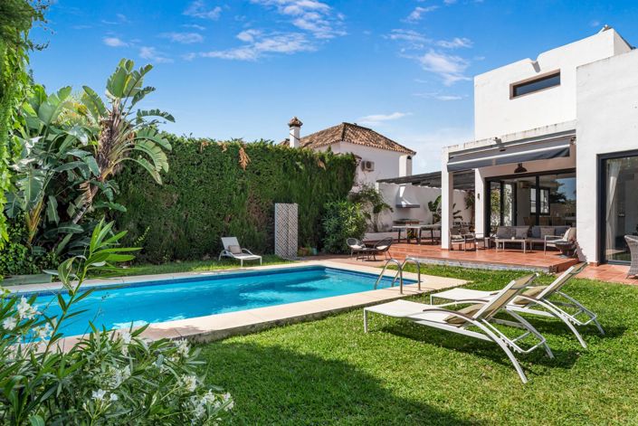 Image No.2-6 Bed Villa for sale