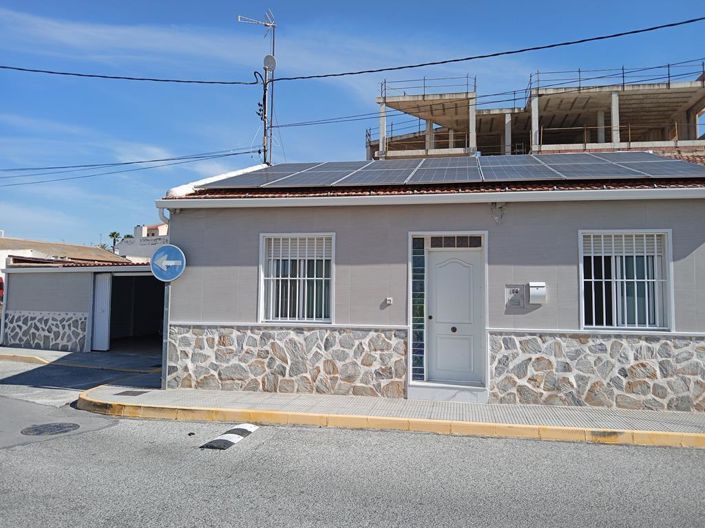 Image No.2-4 Bed House for sale