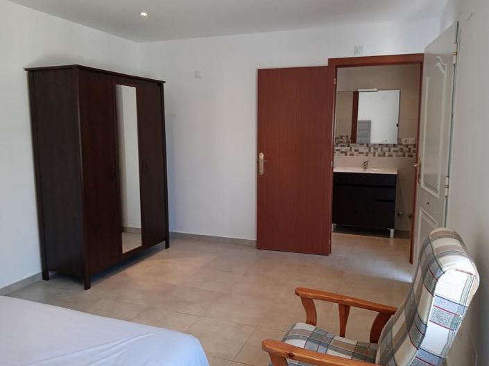 Image No.40-4 Bed House for sale