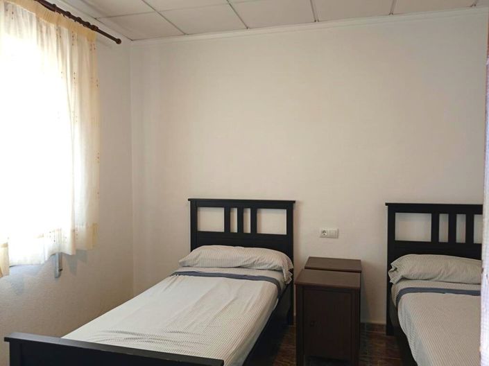 Image No.9-4 Bed House for sale