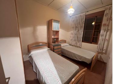 Image No.12-3 Bed House for sale