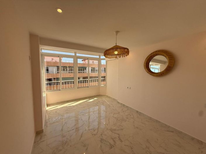 Image No.12-3 Bed House for sale