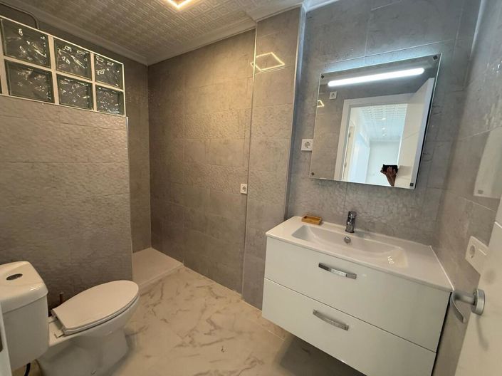 Image No.15-3 Bed House for sale