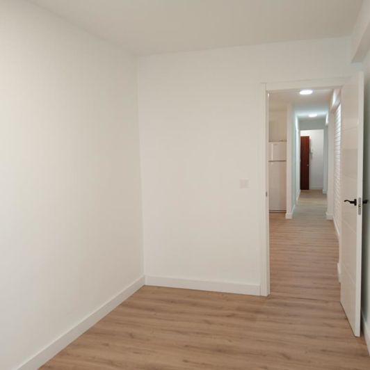 Image No.20-3 Bed Apartment for sale