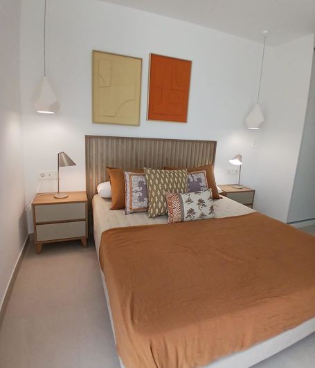 Image No.8-3 Bed House for sale