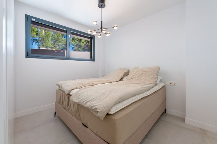 Image No.10-4 Bed House for sale
