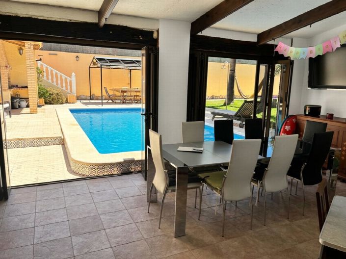 Image No.14-4 Bed Property for sale