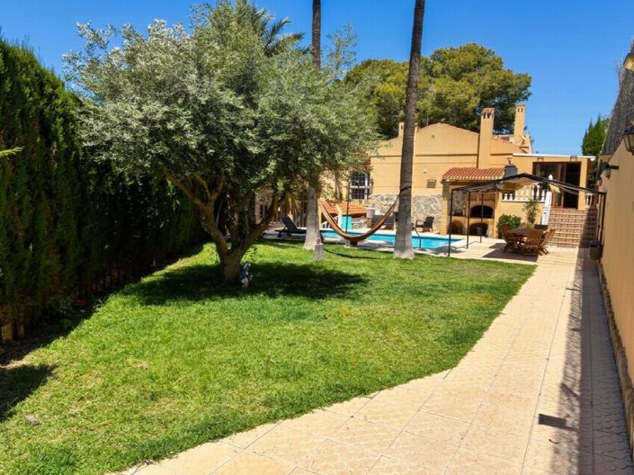 Image No.2-4 Bed Property for sale