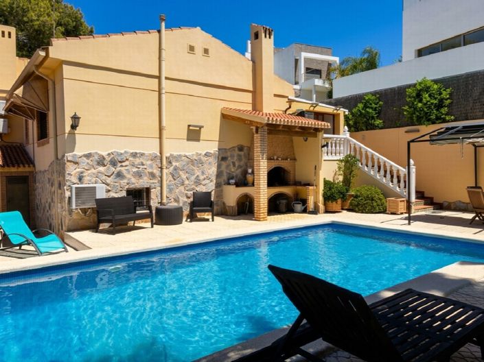 Image No.8-4 Bed Property for sale