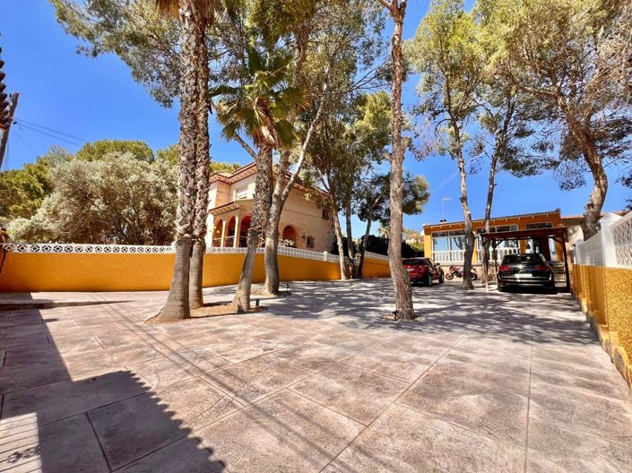 Image No.10-2 Bed Villa for sale