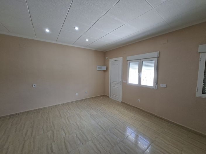 Image No.5-1 Bed Townhouse for sale