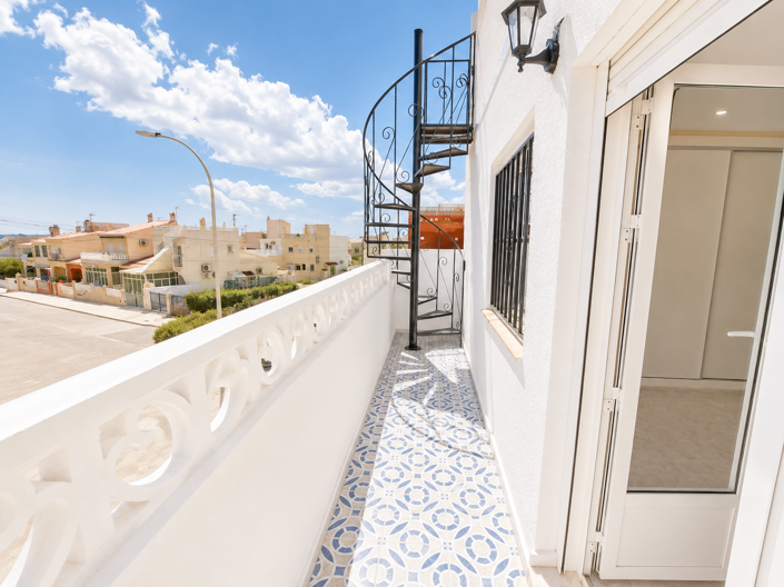 Image No.9-1 Bed Townhouse for sale