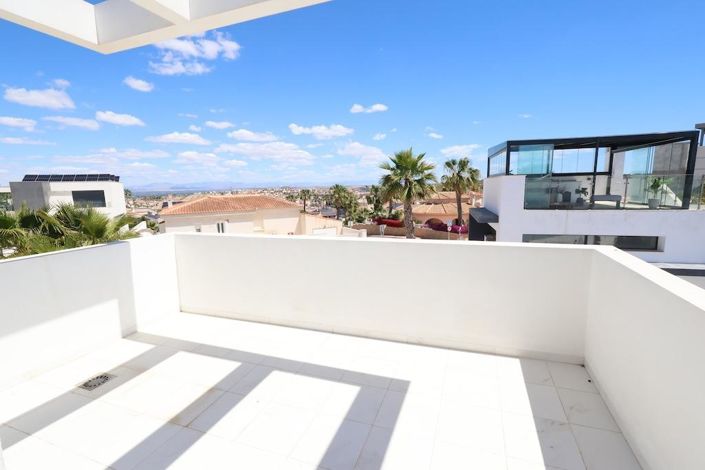 Image No.18-3 Bed Villa for sale