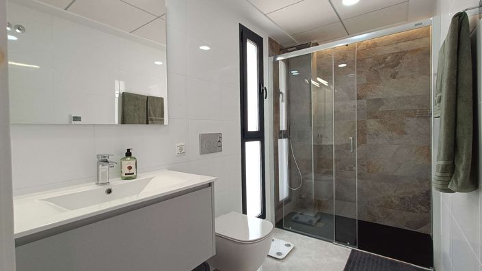 Image No.25-3 Bed Property for sale