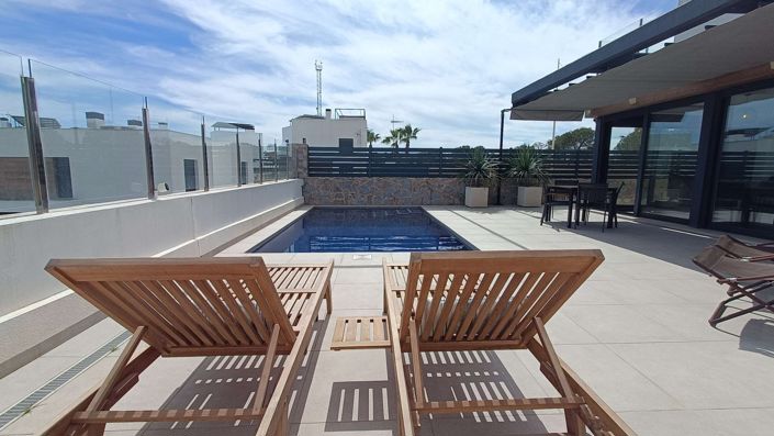 Image No.30-3 Bed Property for sale