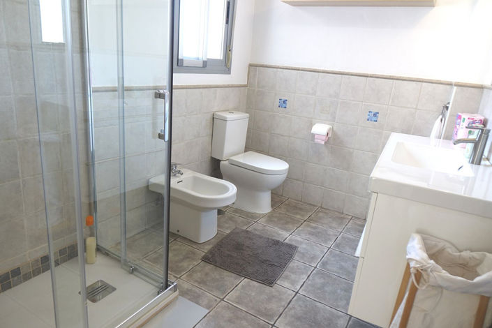 Image No.12-3 Bed Property for sale