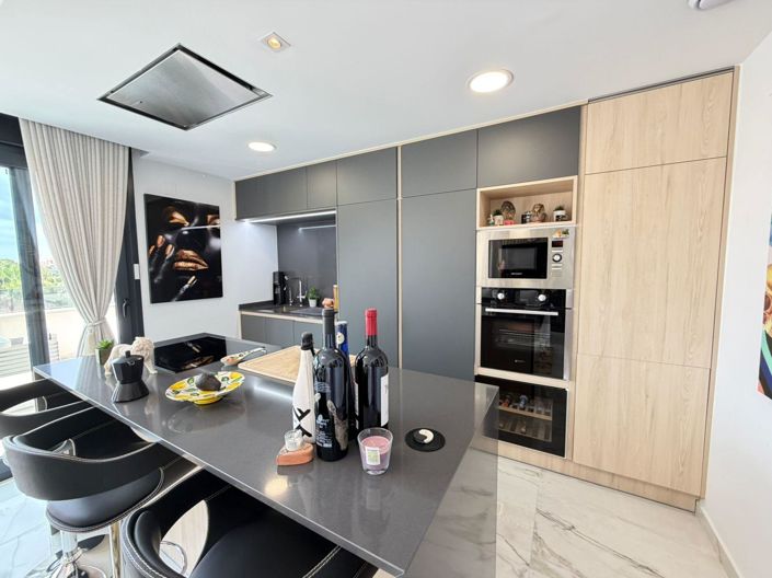 Image No.9-3 Bed Apartment for sale