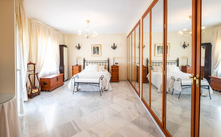 Image No.5-4 Bed House for sale