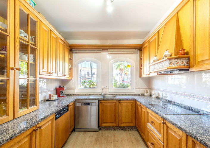 Image No.7-4 Bed House for sale