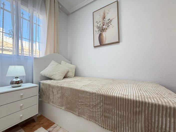 Image No.40-2 Bed Townhouse for sale