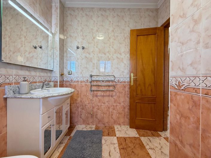 Image No.48-2 Bed Townhouse for sale