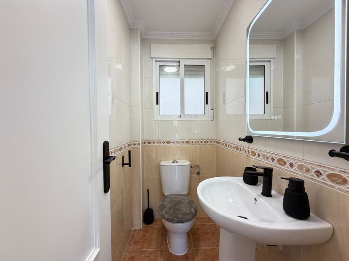 Image No.21-3 Bed Townhouse for sale