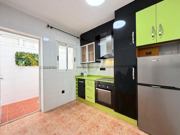 Image No.25-3 Bed Townhouse for sale