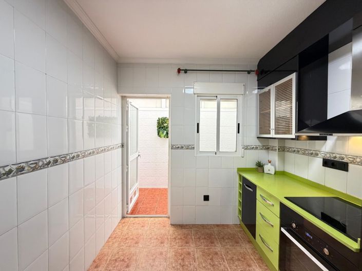 Image No.26-3 Bed Townhouse for sale