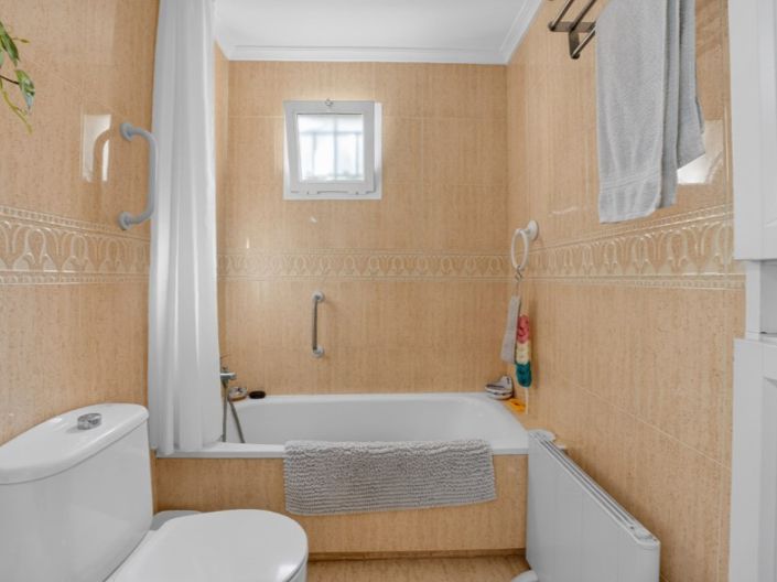 Image No.20-1 Bed Bungalow for sale
