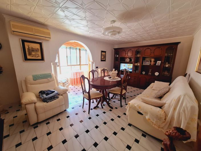 Image No.10-3 Bed House for sale