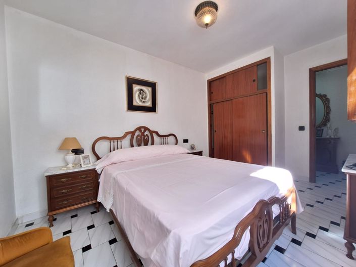 Image No.14-3 Bed House for sale