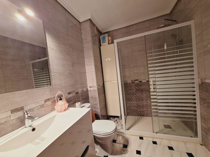 Image No.22-3 Bed House for sale