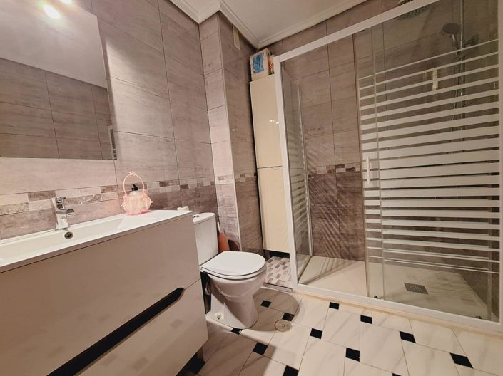 Image No.25-3 Bed House for sale