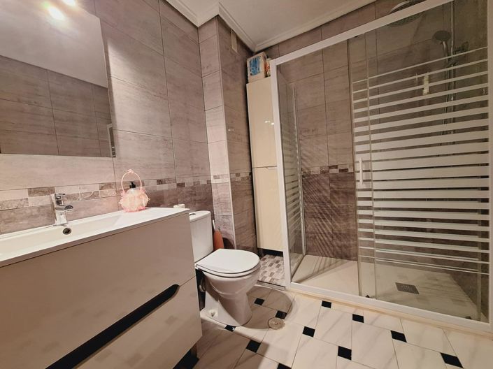 Image No.28-3 Bed House for sale