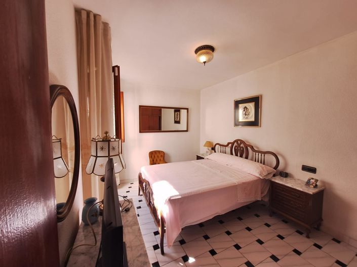 Image No.6-3 Bed House for sale
