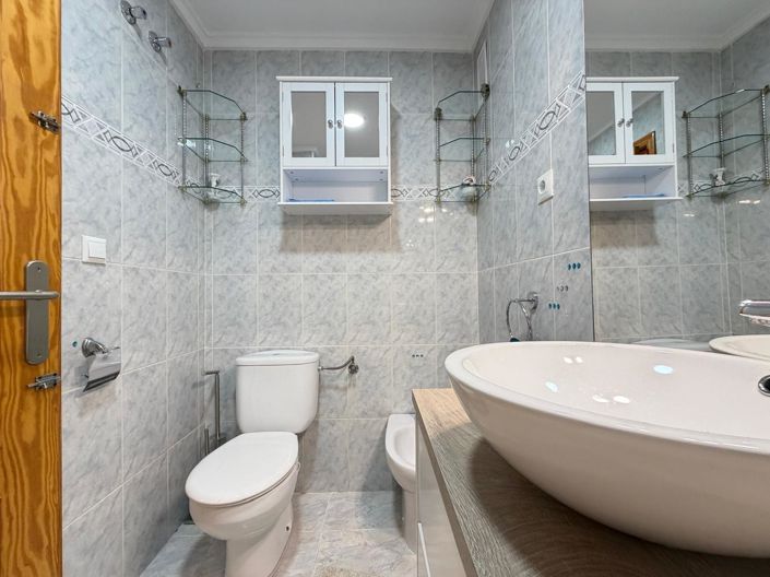 Image No.10-3 Bed House for sale