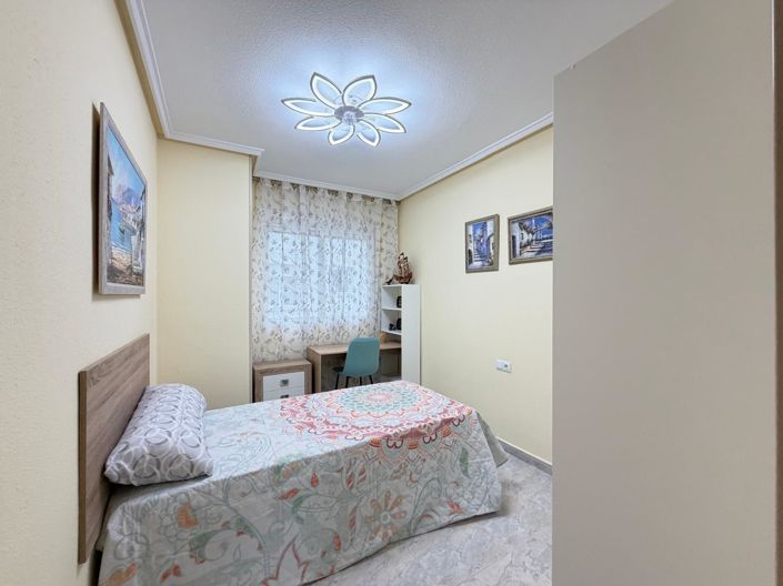 Image No.13-3 Bed House for sale