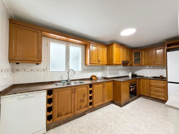 Image No.17-3 Bed House for sale