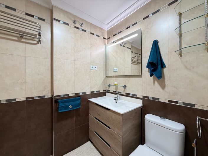 Image No.42-3 Bed House for sale