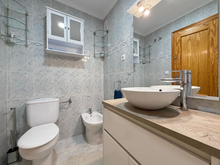 Image No.7-3 Bed House for sale