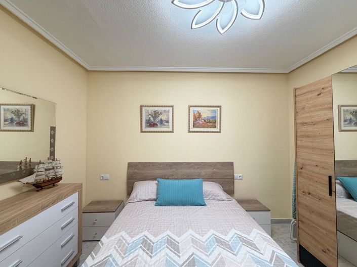 Image No.8-3 Bed House for sale