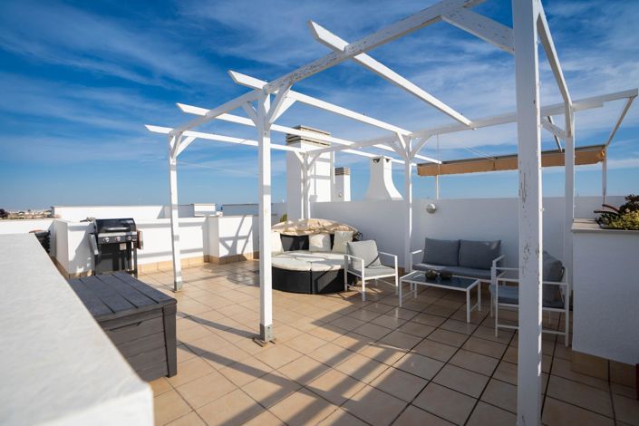 Image No.4-2 Bed House for sale