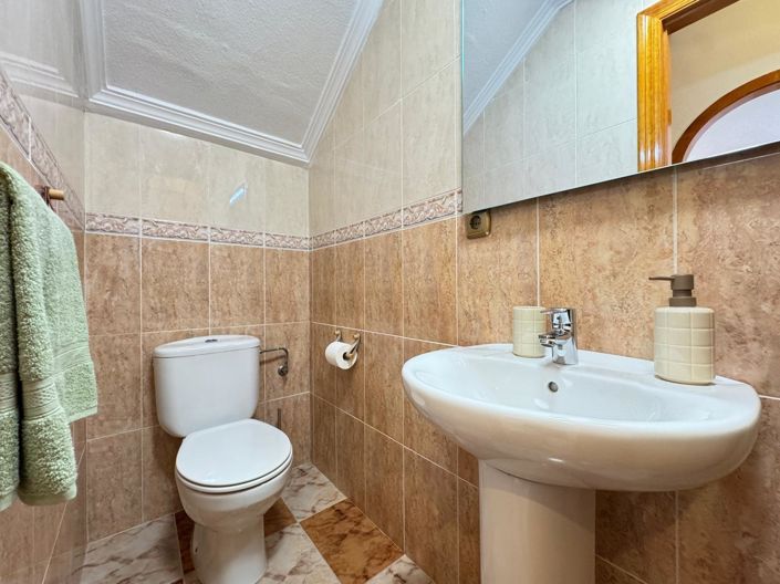 Image No.33-2 Bed Townhouse for sale