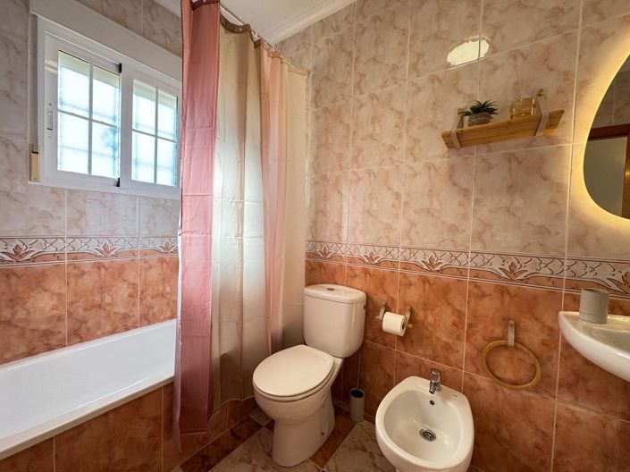 Image No.47-2 Bed Townhouse for sale
